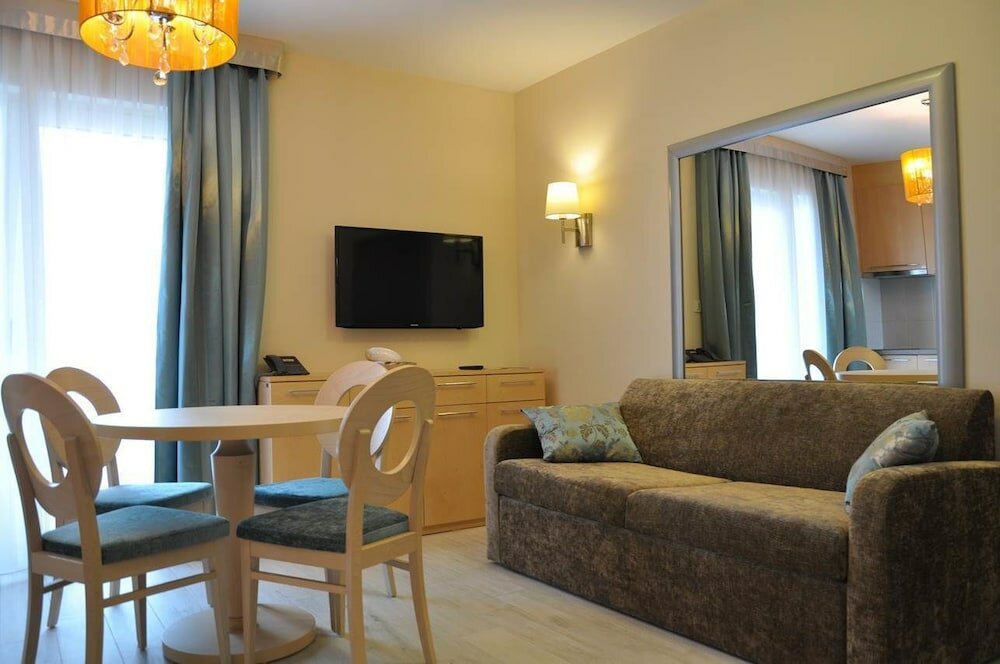 Фото Aparthotel Flora