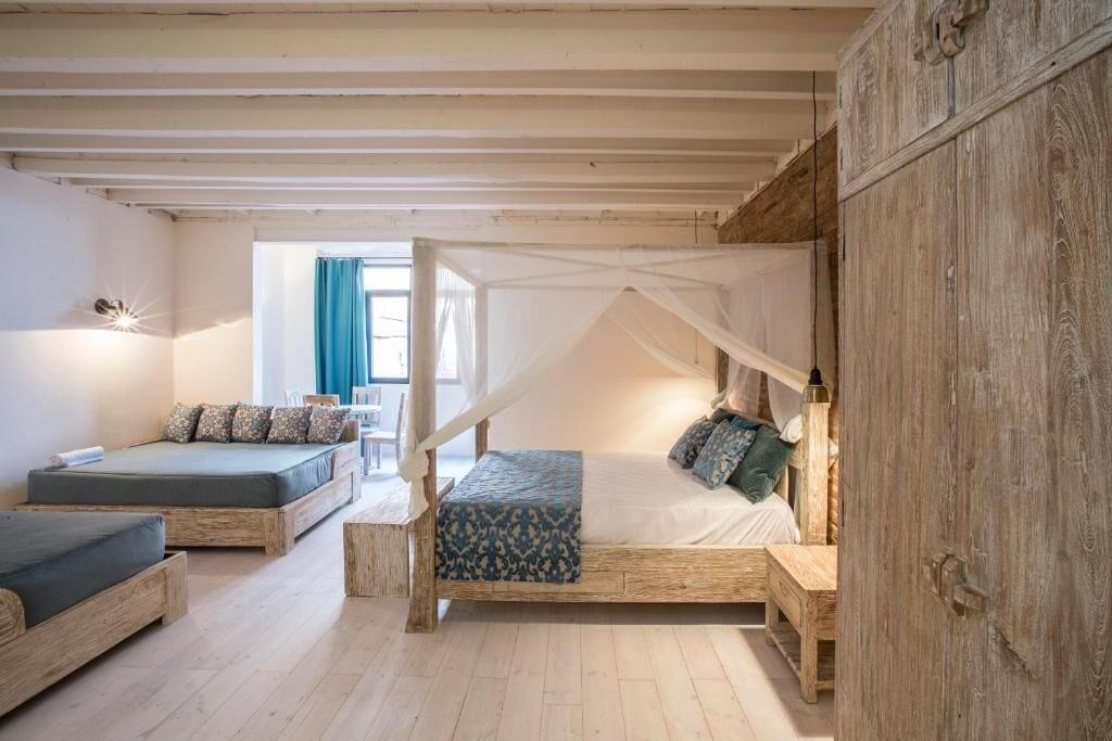 Фото La Bodega Suites