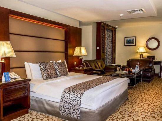 Фото Days Inn by Wyndham Hotel Suites Amman