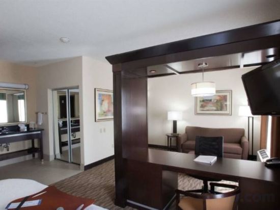 Фото Hampton Inn & Suites Dallas I-30 Cockrell Hill