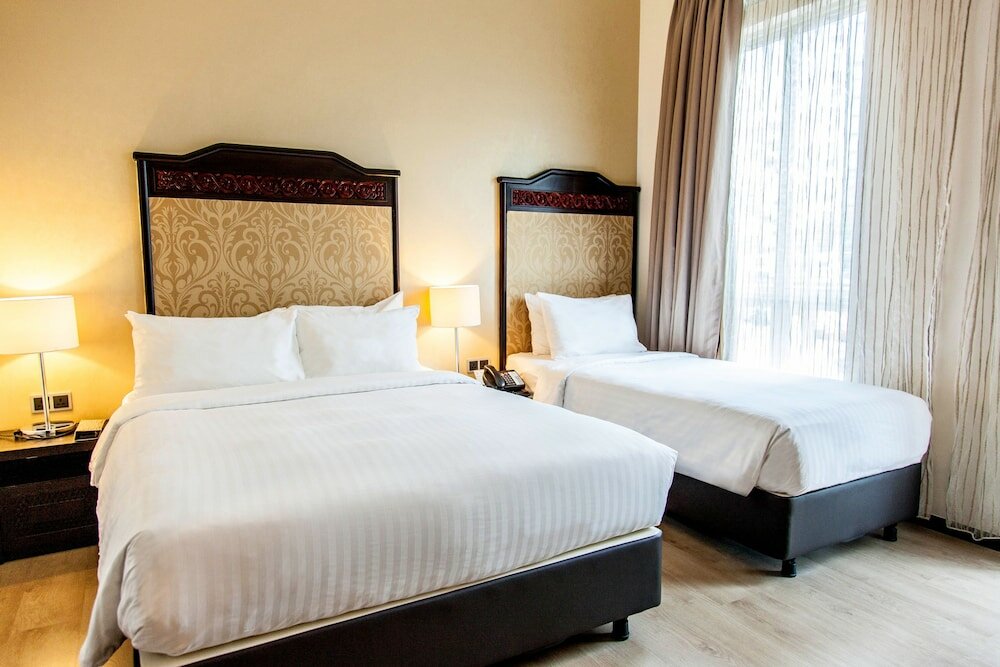 Фото Village Hotel Albert Court by Far East Hospitality