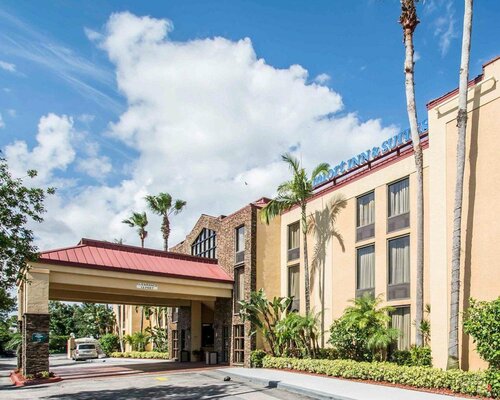 Гостиница Comfort Inn & Suites Lantana - West Palm Beach South в Лейк Уорте