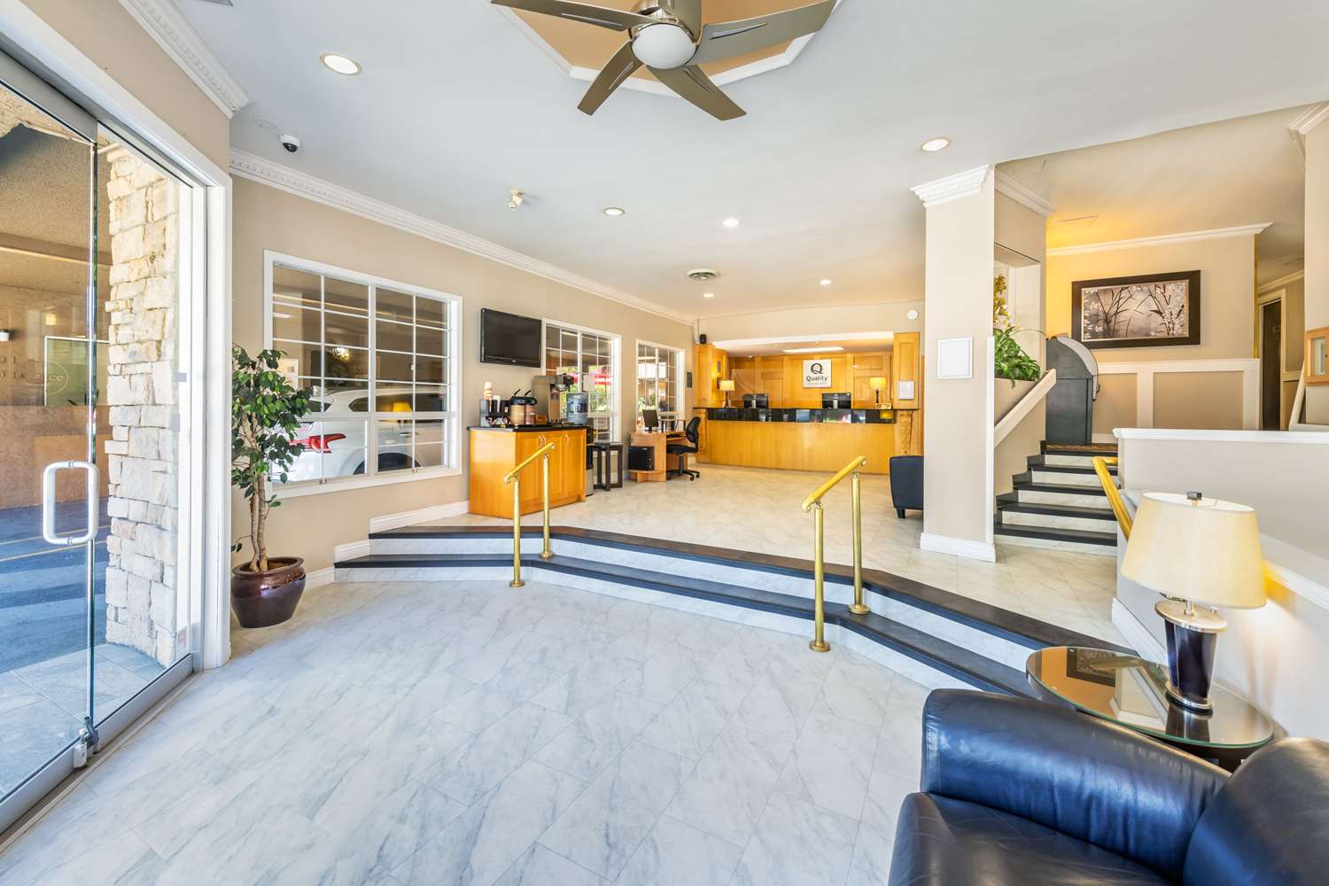 Фото Quality Inn Downtown Inner Harbour