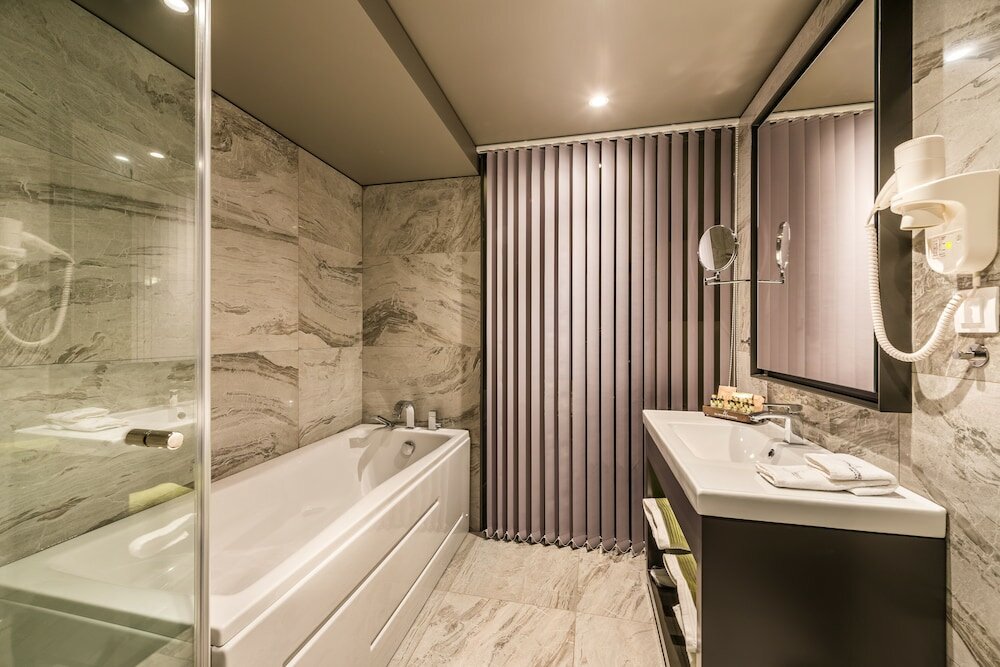 Фото All Seasons Residence Hotel