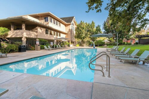 Внешний вид отеля RiverPointe Napa Valley Resort в Напе, фото 1