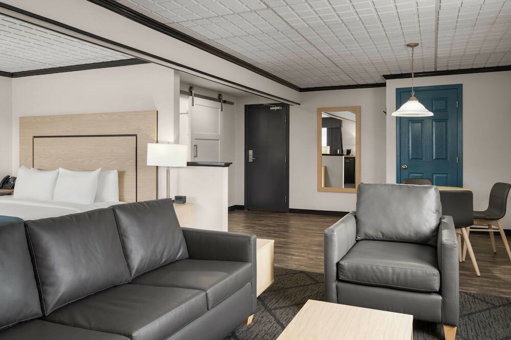 Фото Sternwheeler Hotel and Conference Centre