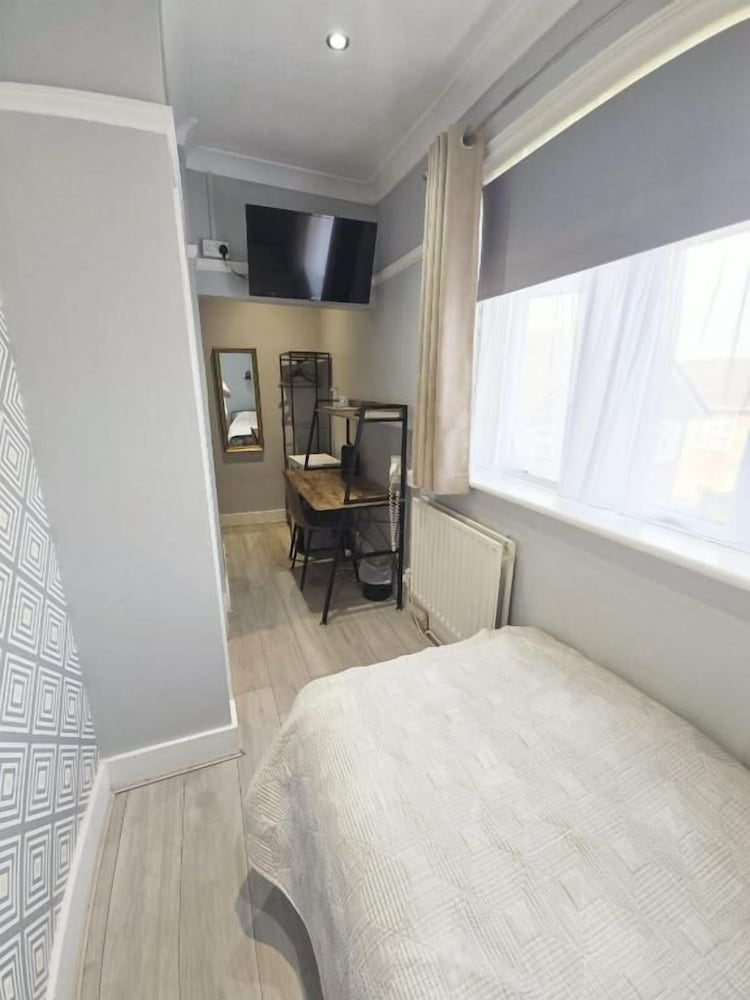 Фото Glendevon House Hotel