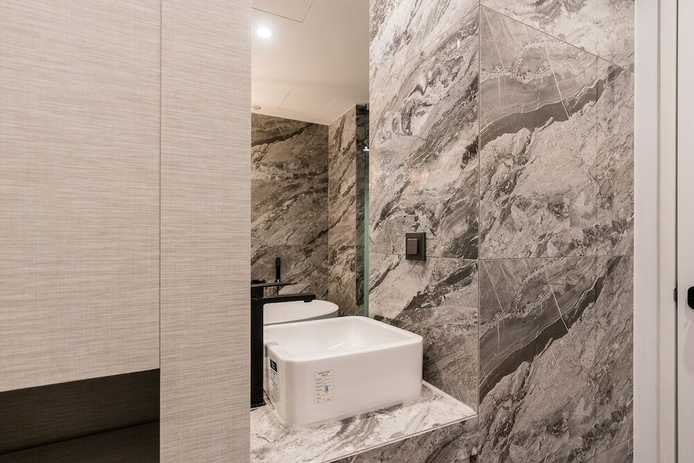 Фото The May Hotel