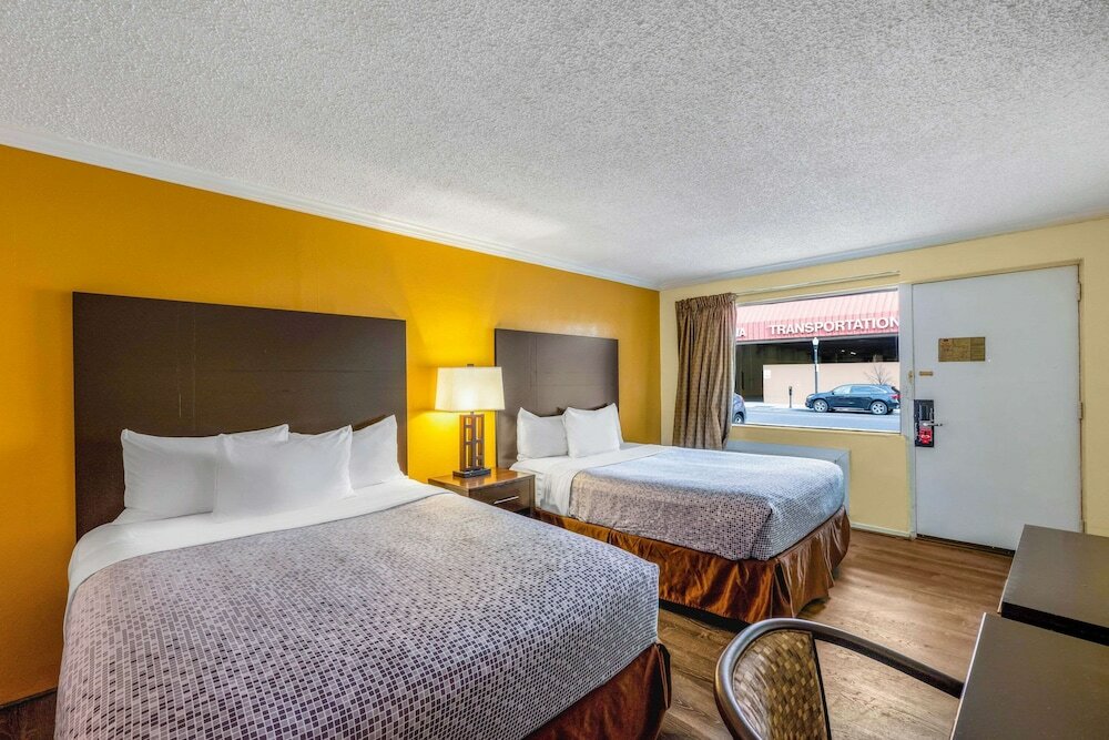 Фото Econo Lodge Beach and Boardwalk