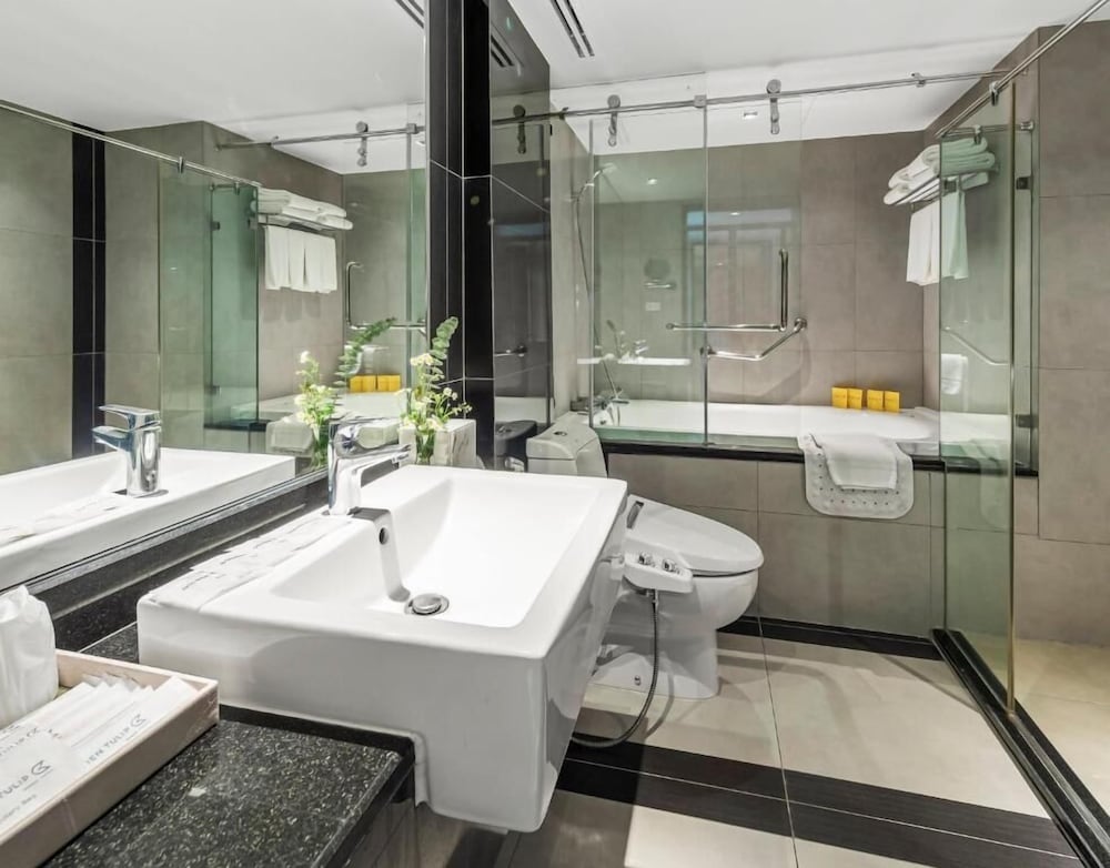 Фото Golden Tulip Mandison Suites
