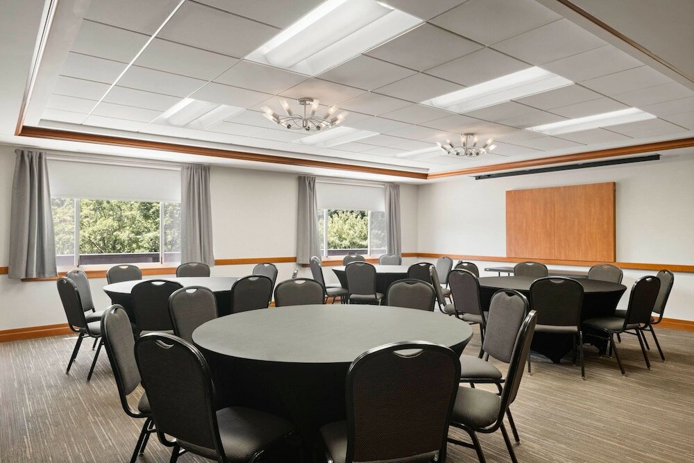 Фото Wyndham Moline on John Deere Commons