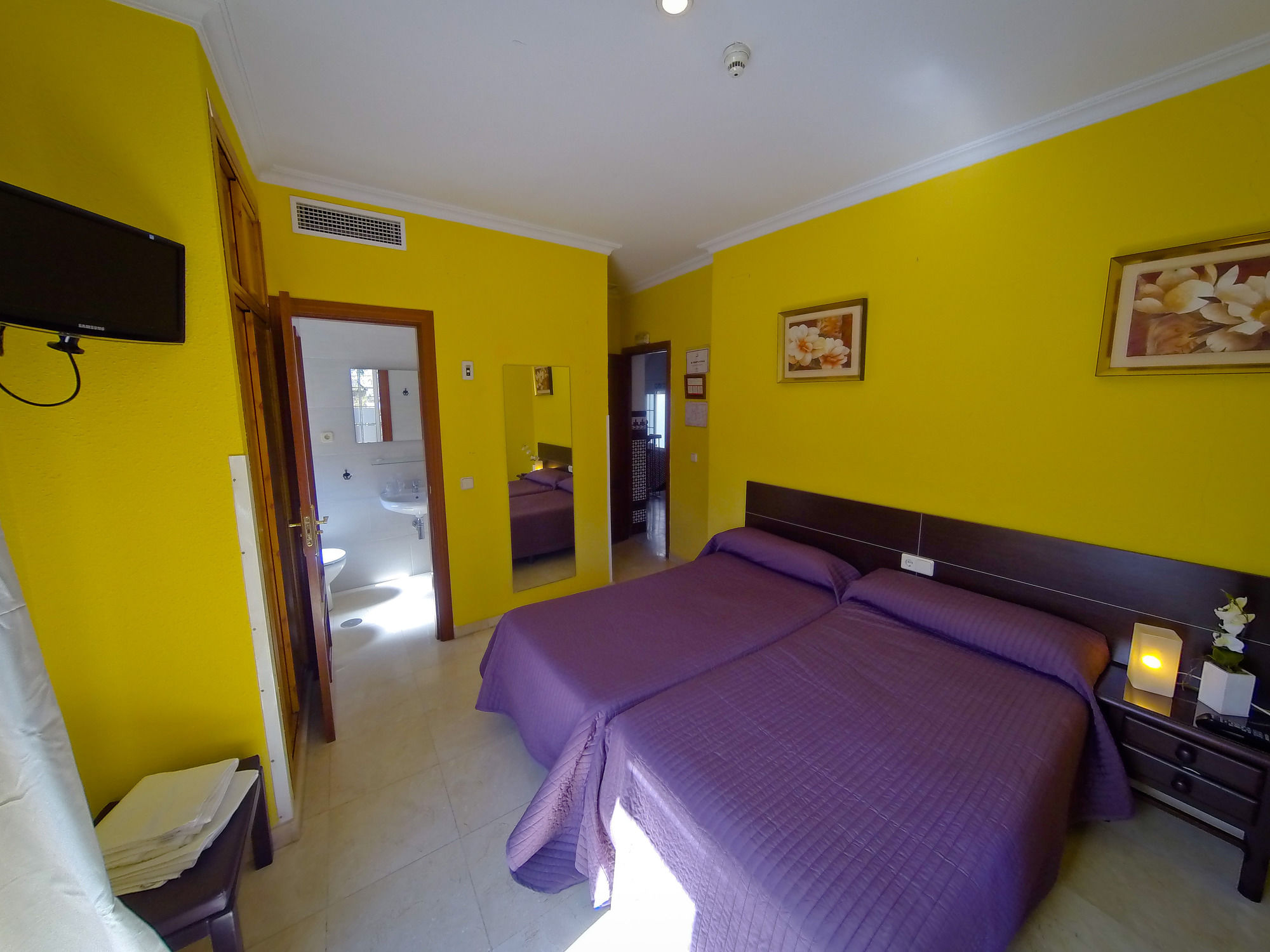 Фото Hostal La Muralla