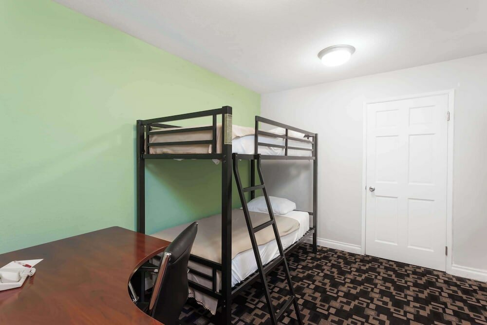 Фото Ramada by Wyndham Oceanside