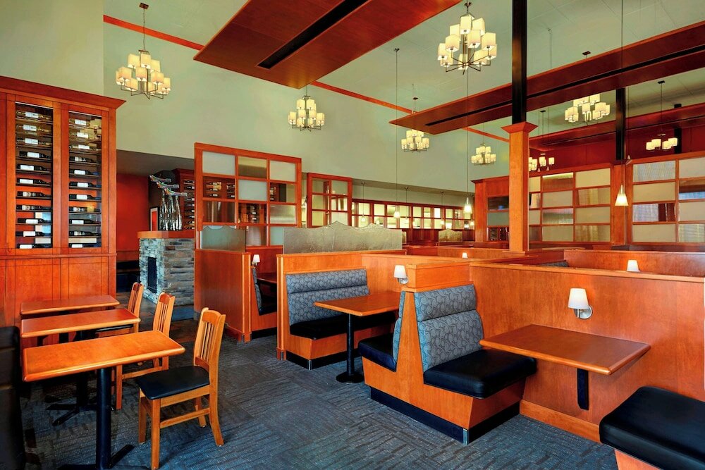 Фото Four Points by Sheraton Edmonton Gateway