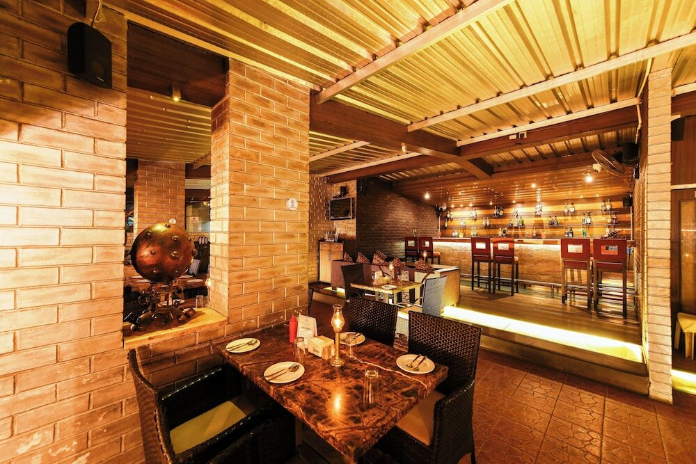 Фото Hotel Roopa