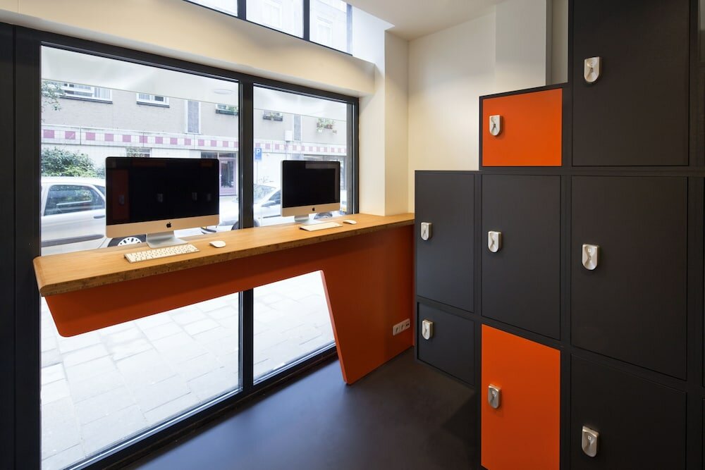 Фото EasyHotel Amsterdam City Centre South