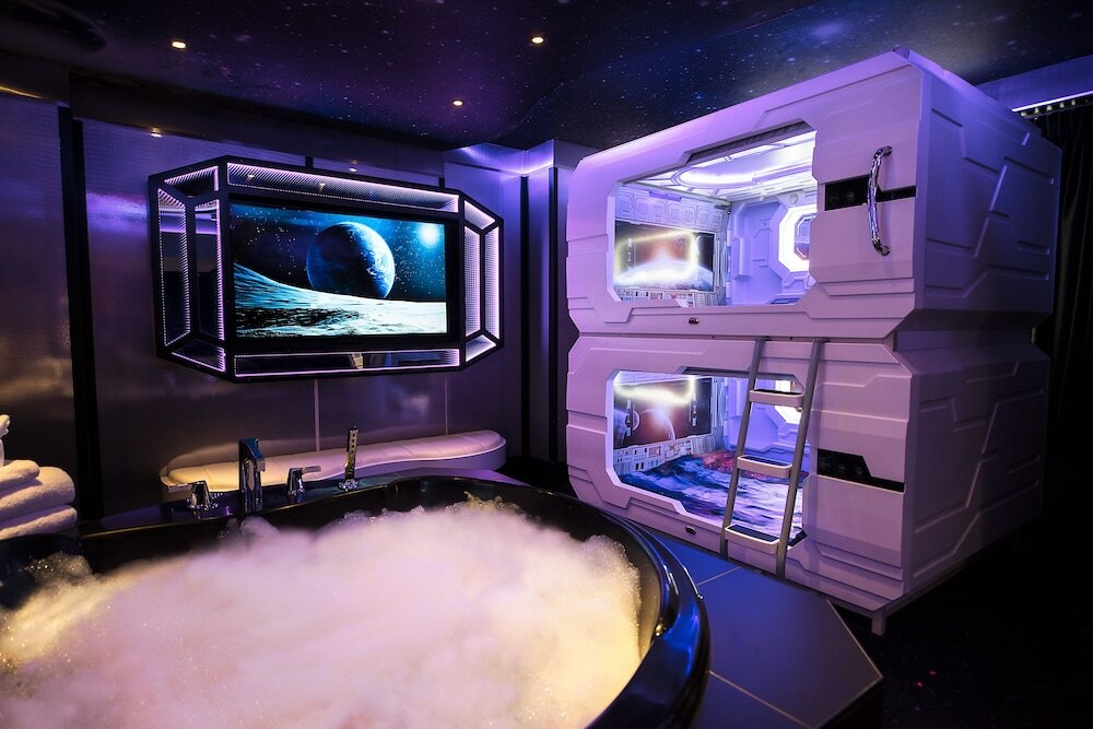 Фото Fantasyland Hotel