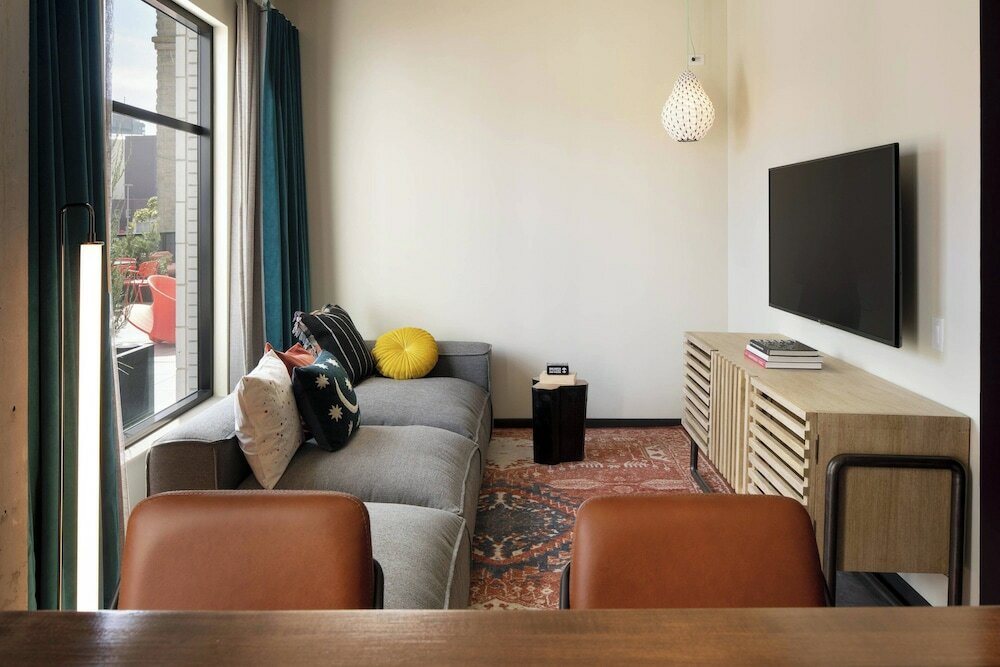 Фото Moxy Oakland Downtown