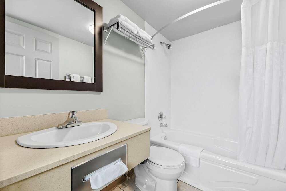 Фото Super 8 by Wyndham Saskatoon Near Saskatoon Airport