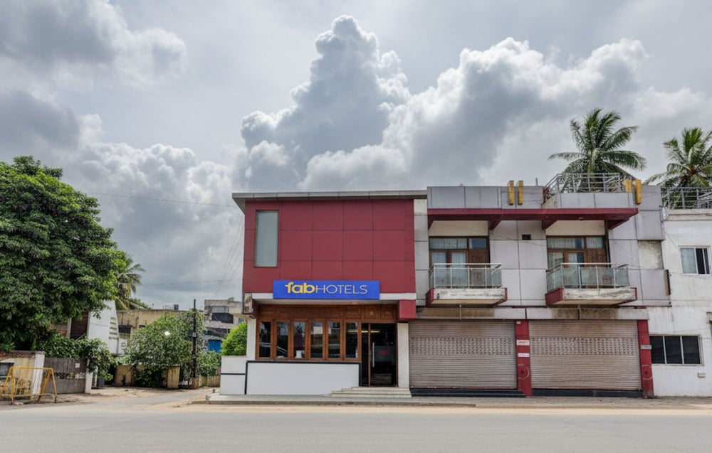 Фото FabHotel Nk Courtyard