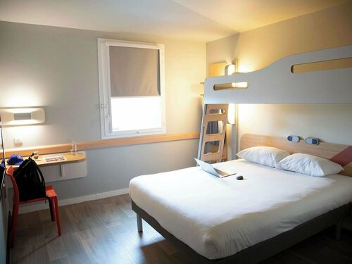 Гостиница Ibis budget Saint Quentin Yvelines - Vélodrome в Монтиньи-ле-Бретонё