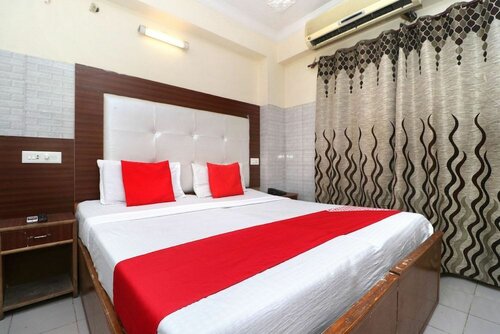 Oyo 38170 Hotel Grand Plaza