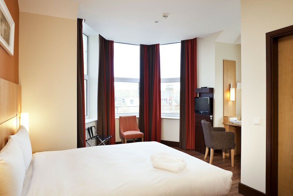 Фото Ibis Belfast Queens Quarter