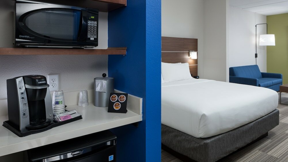 Фото Holiday Inn Express & Suites Orlando at SeaWorld, an Ihg Hotel