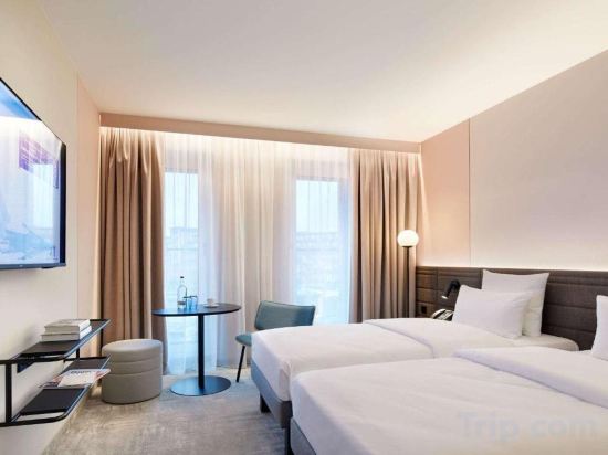 Фото Novotel Hamburg Central Station