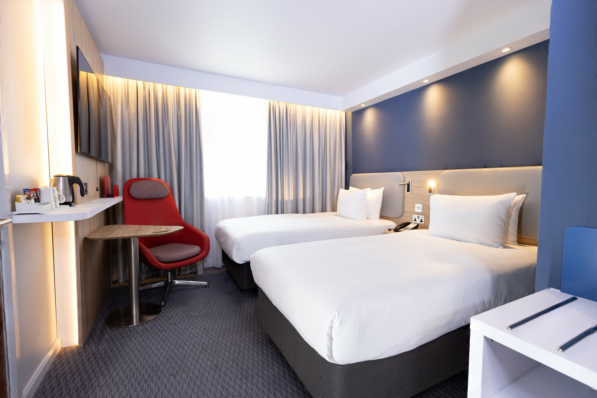 Фото Holiday Inn Express Windsor, an Ihg Hotel