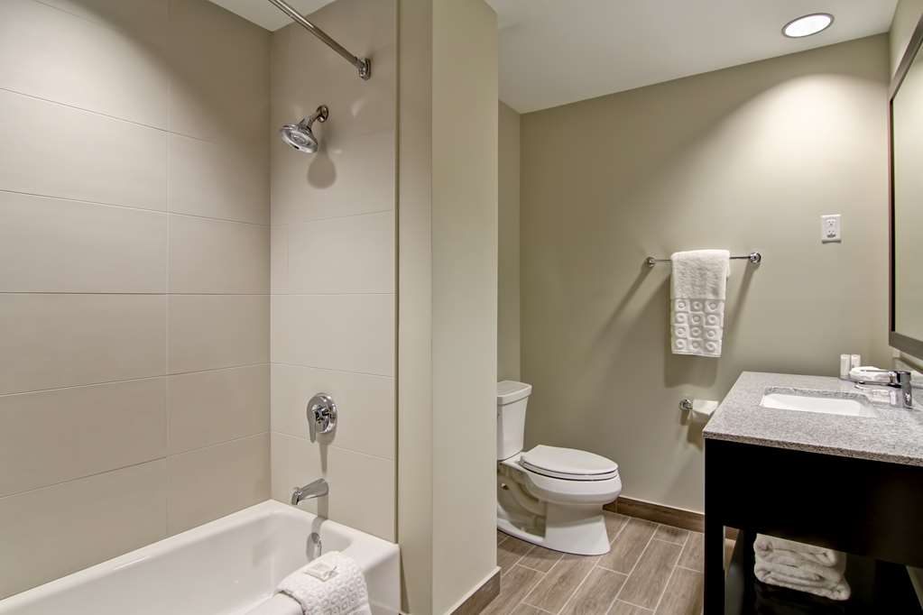 Фото Best Western London Airport Inn & Suites