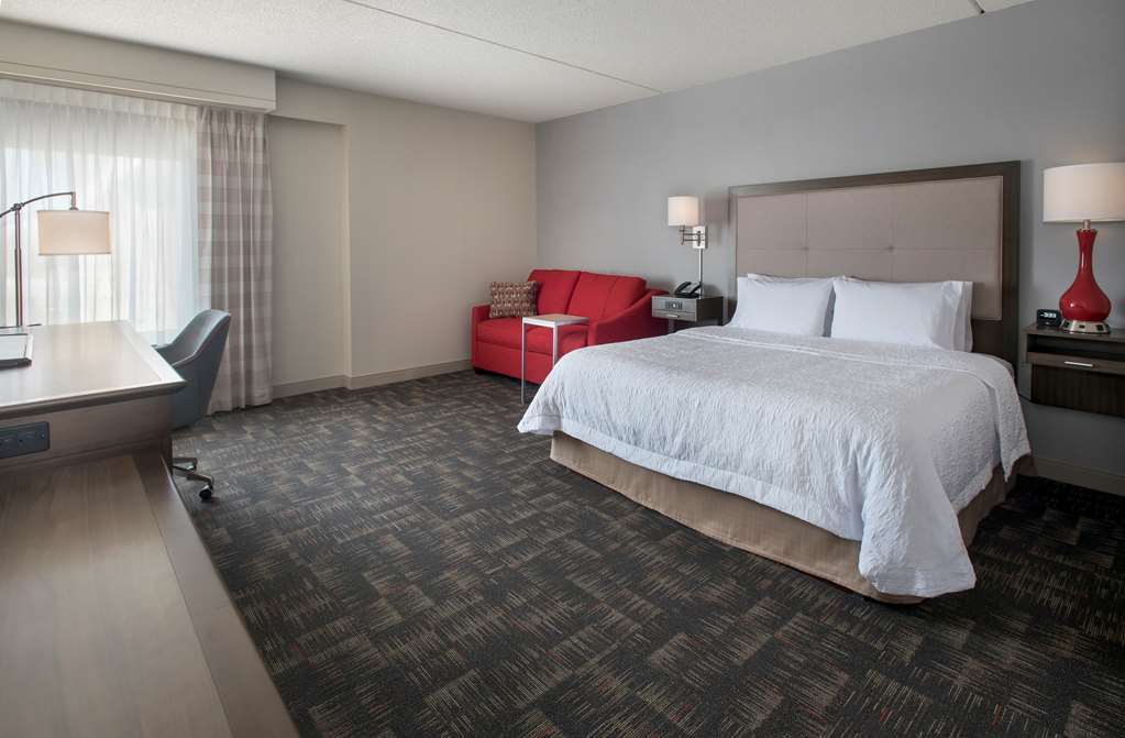 Фото Hampton Inn Boston - Logan Airport