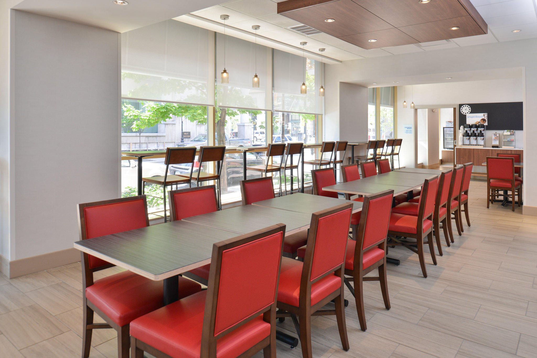 Фото Holiday Inn Express & Suites Buffalo Downtown - Medical Ctr, an Ihg Hotel