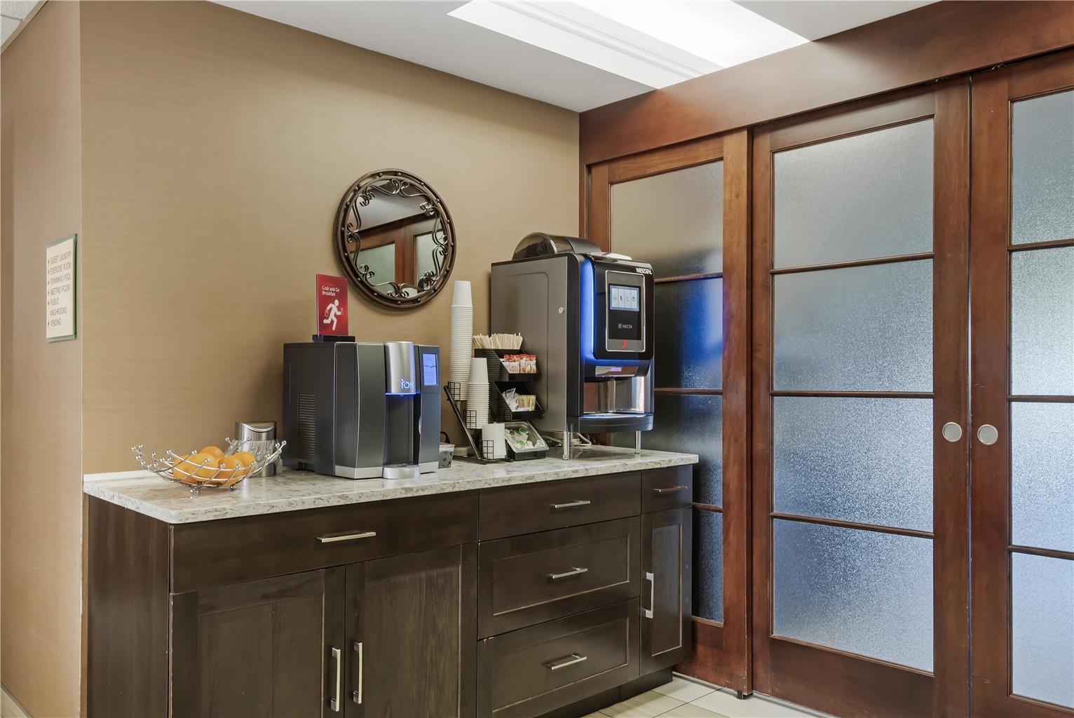 Фото Best Western Plus Red Deer Inn & Suites