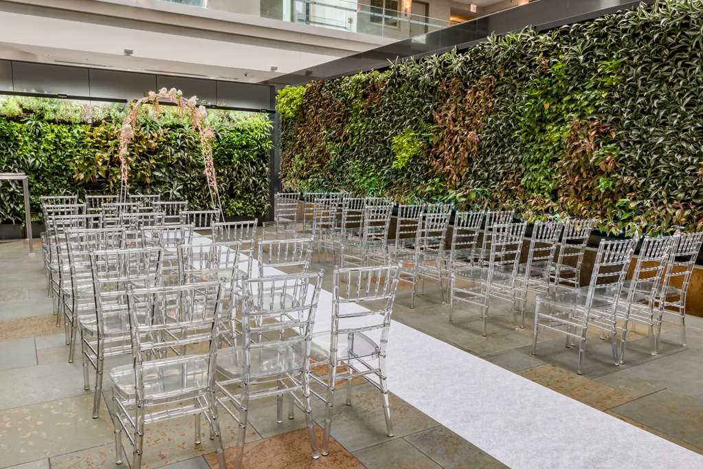 Фото Embassy Suites by Hilton Chicago Downtown Magnificent Mile