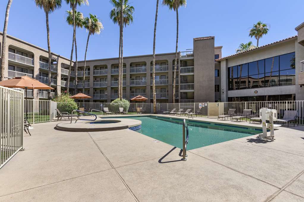 Фото Best Western Plus Scottsdale Thunderbird Suites