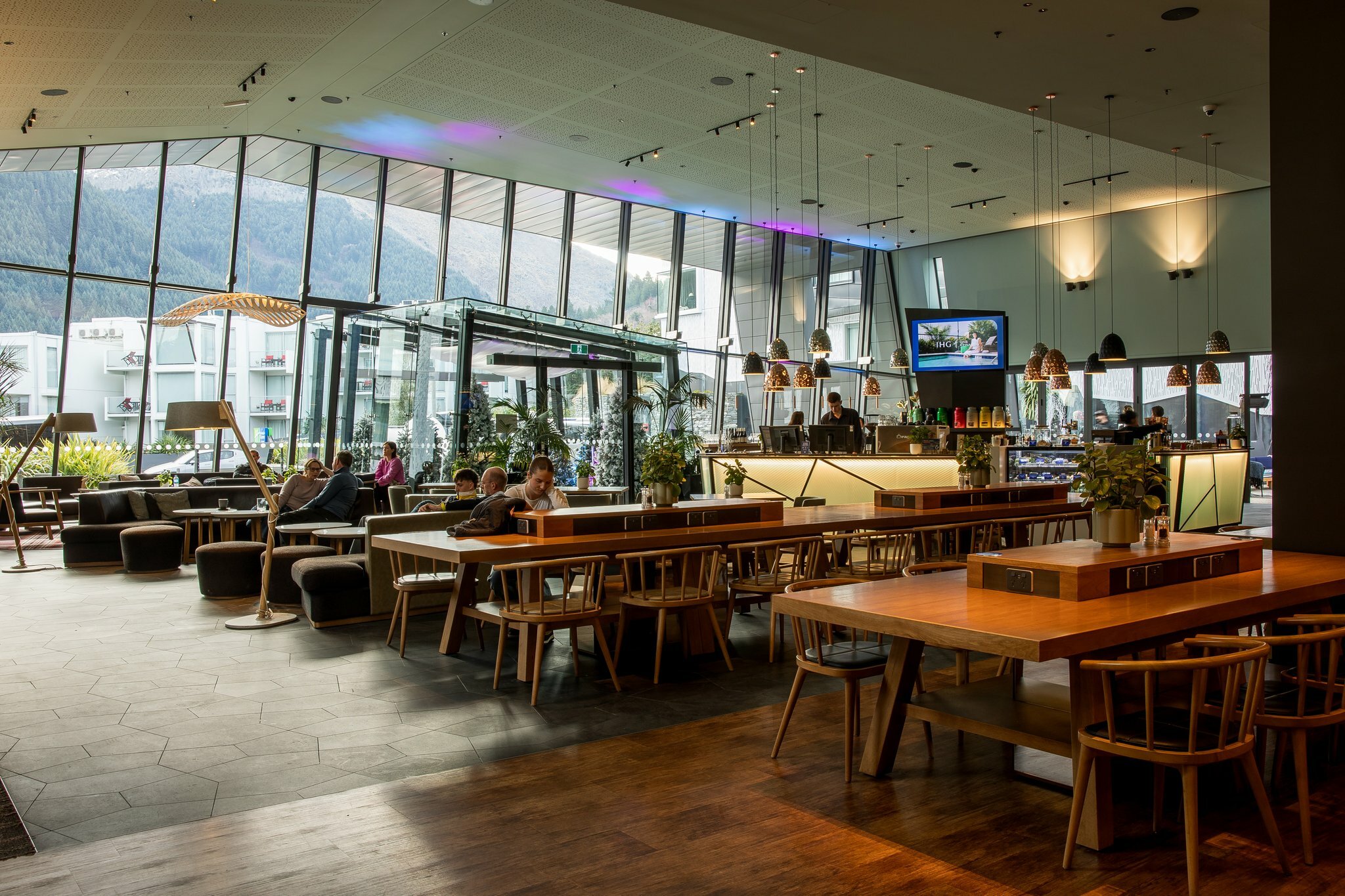 Фото Holiday Inn Express & Suites Queenstown, an Ihg Hotel
