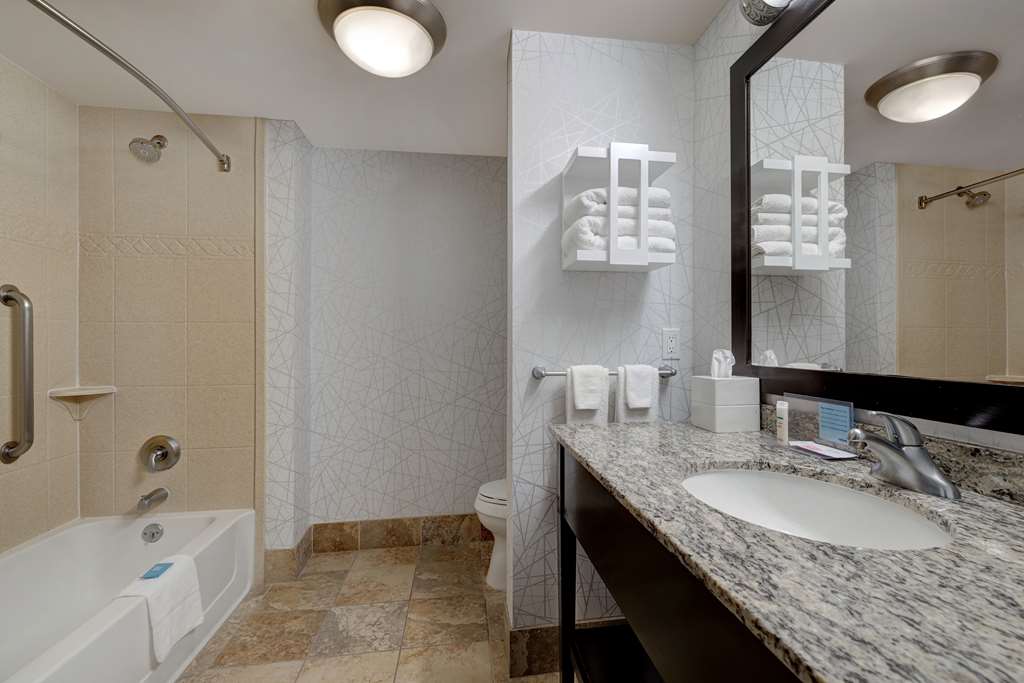 Фото Hampton Inn & Suites Seattle/Federal Way