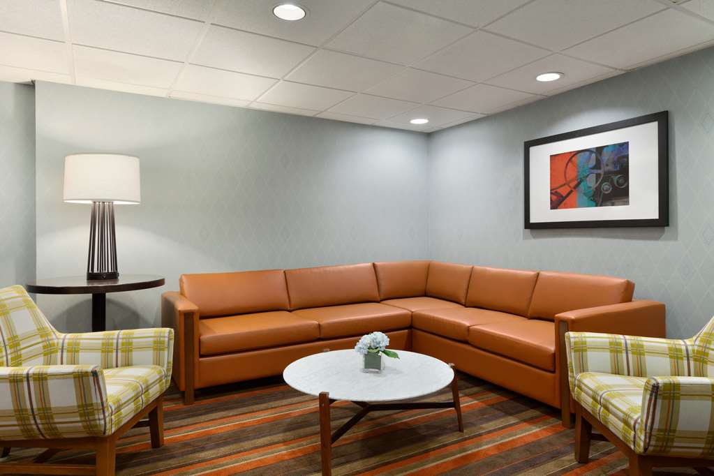 Фото Embassy Suites by Hilton Oklahoma City Will Rogers Airport