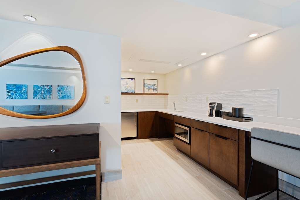 Фото Embassy Suites by Hilton Tampa Usf Near Busch Gardens