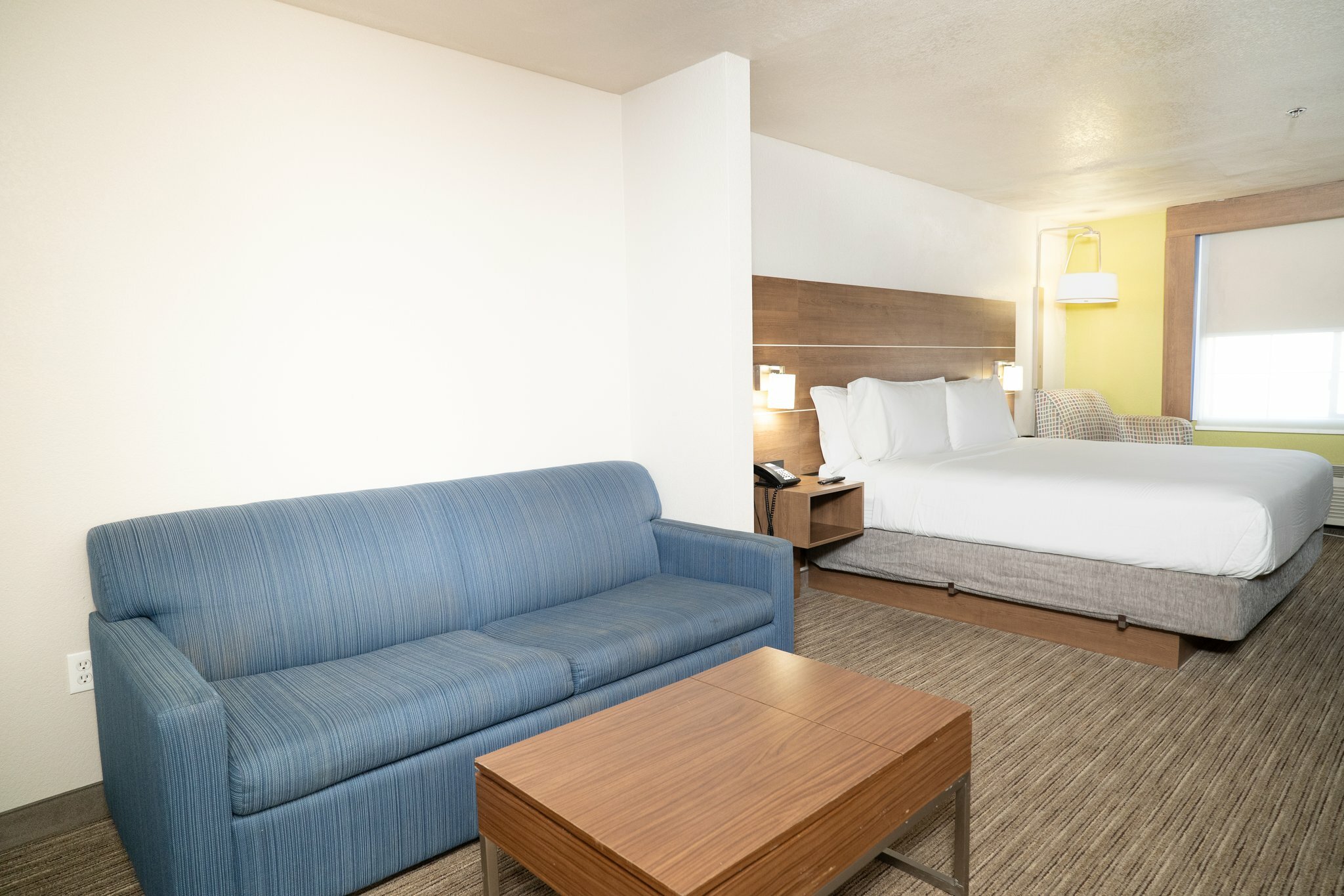 Фото Holiday Inn Express Hotel & Suites Hesperia, an Ihg Hotel