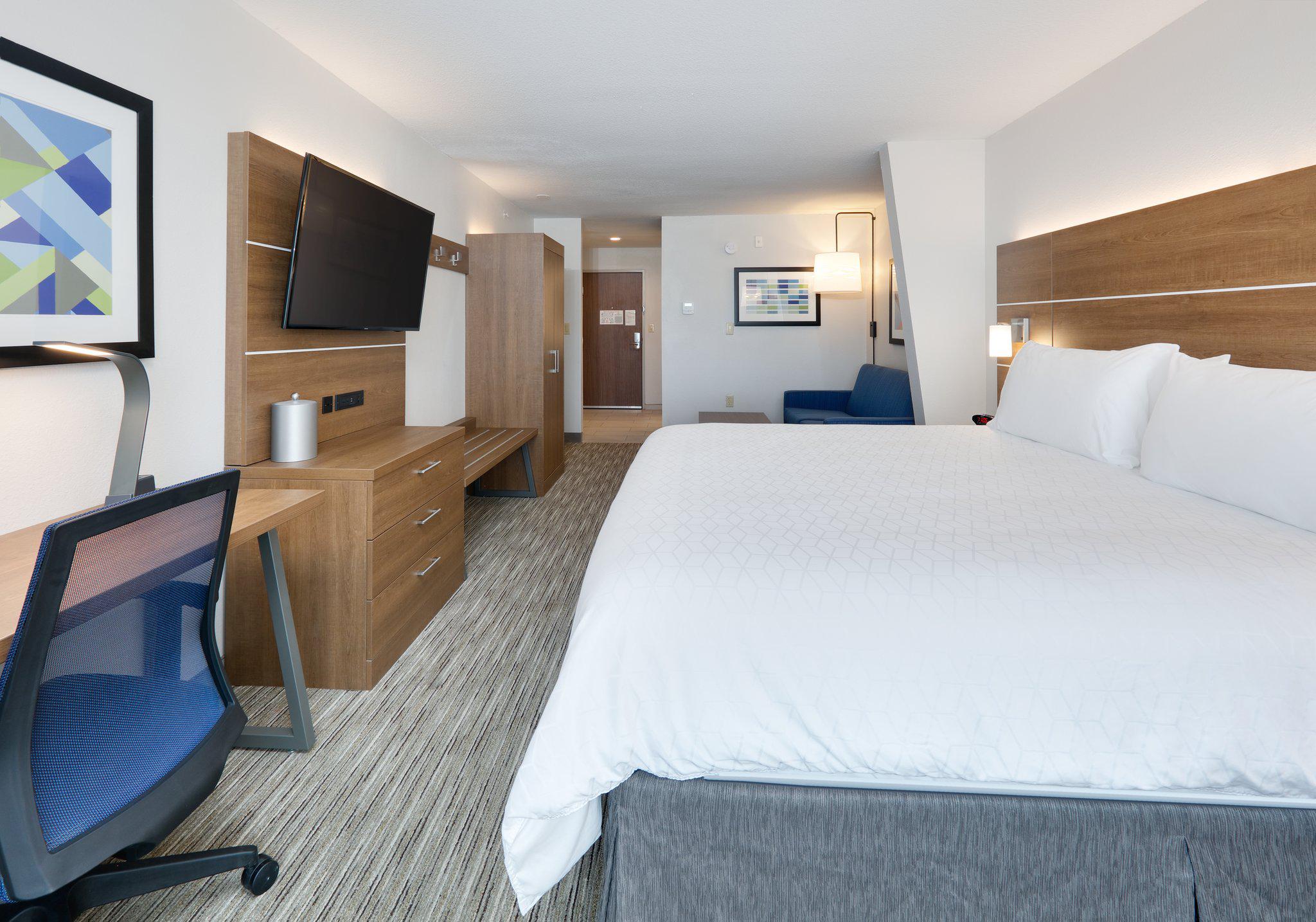 Фото Holiday Inn Express Hotel & Suites Near Seaworld, an Ihg Hotel