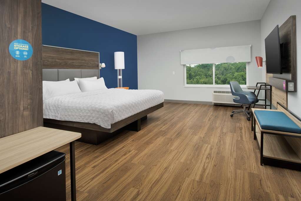 Фото Tru by Hilton Charlotte Airport Lake Pointe