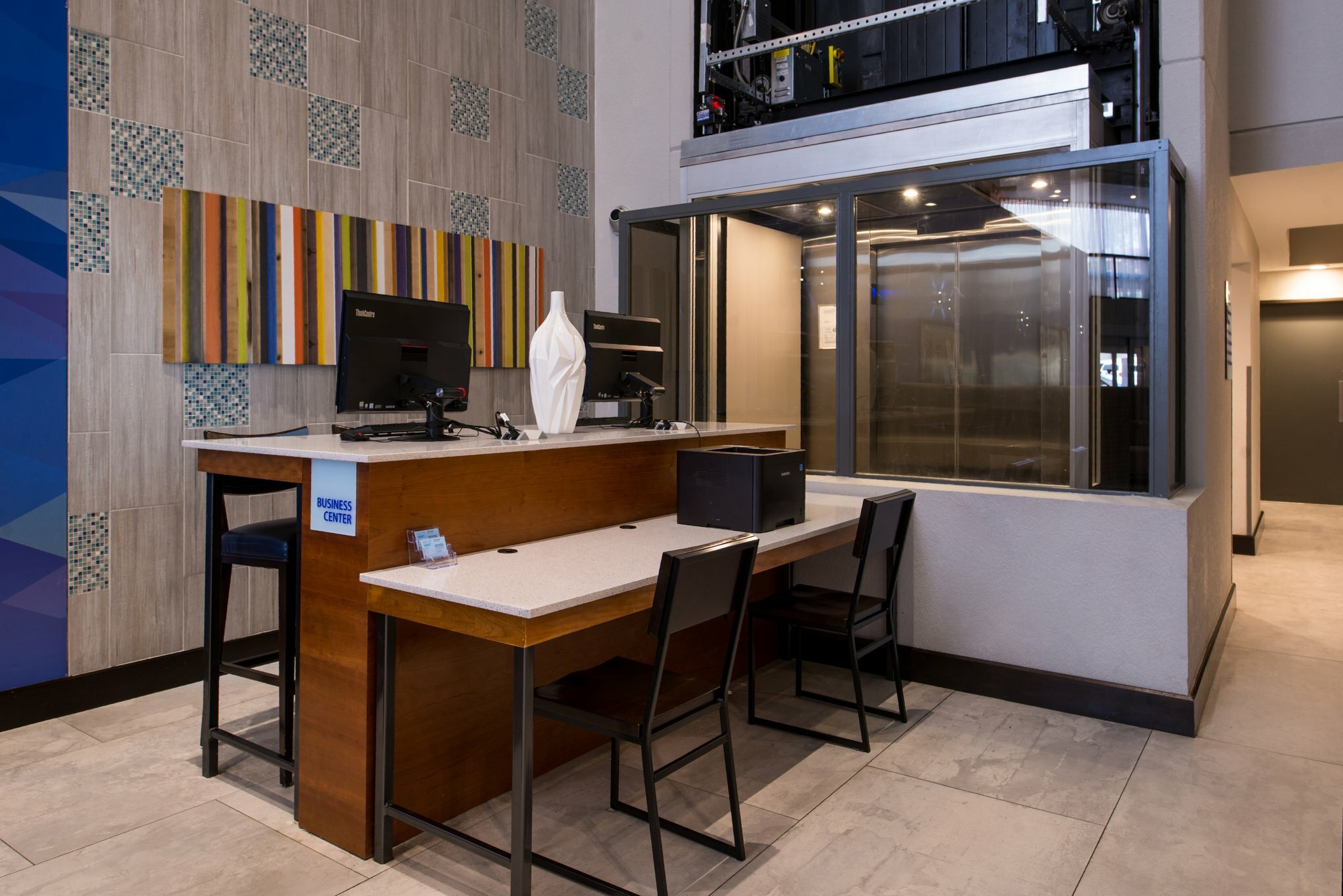 Фото Holiday Inn Express & Suites San Antonio Medical-Six Flags, an Ihg Hotel