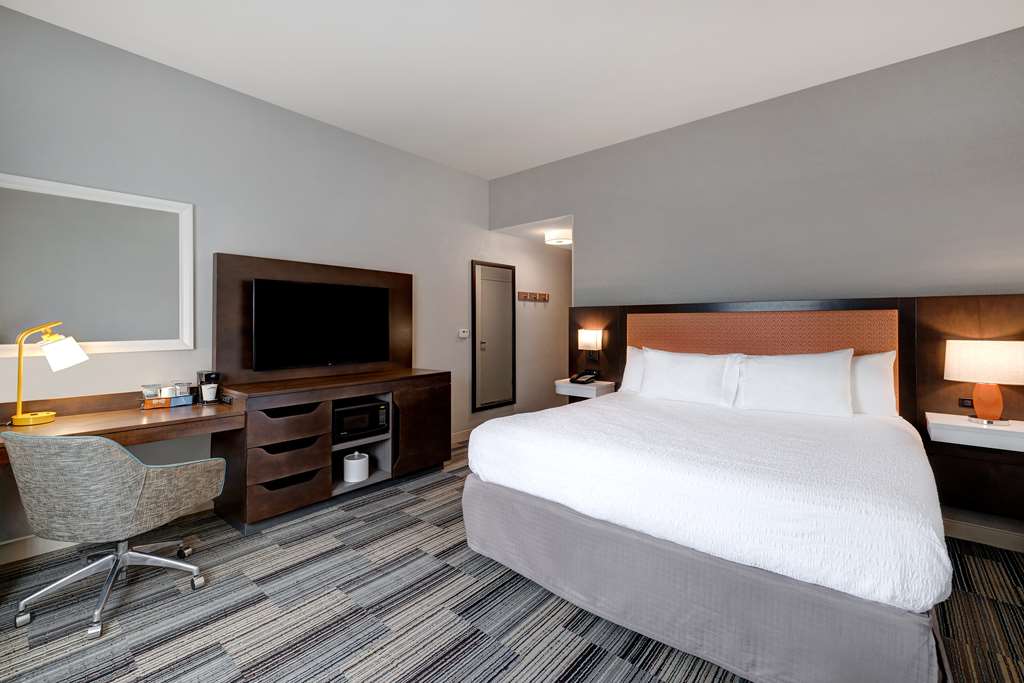 Фото Hampton Inn & Suites Tulare