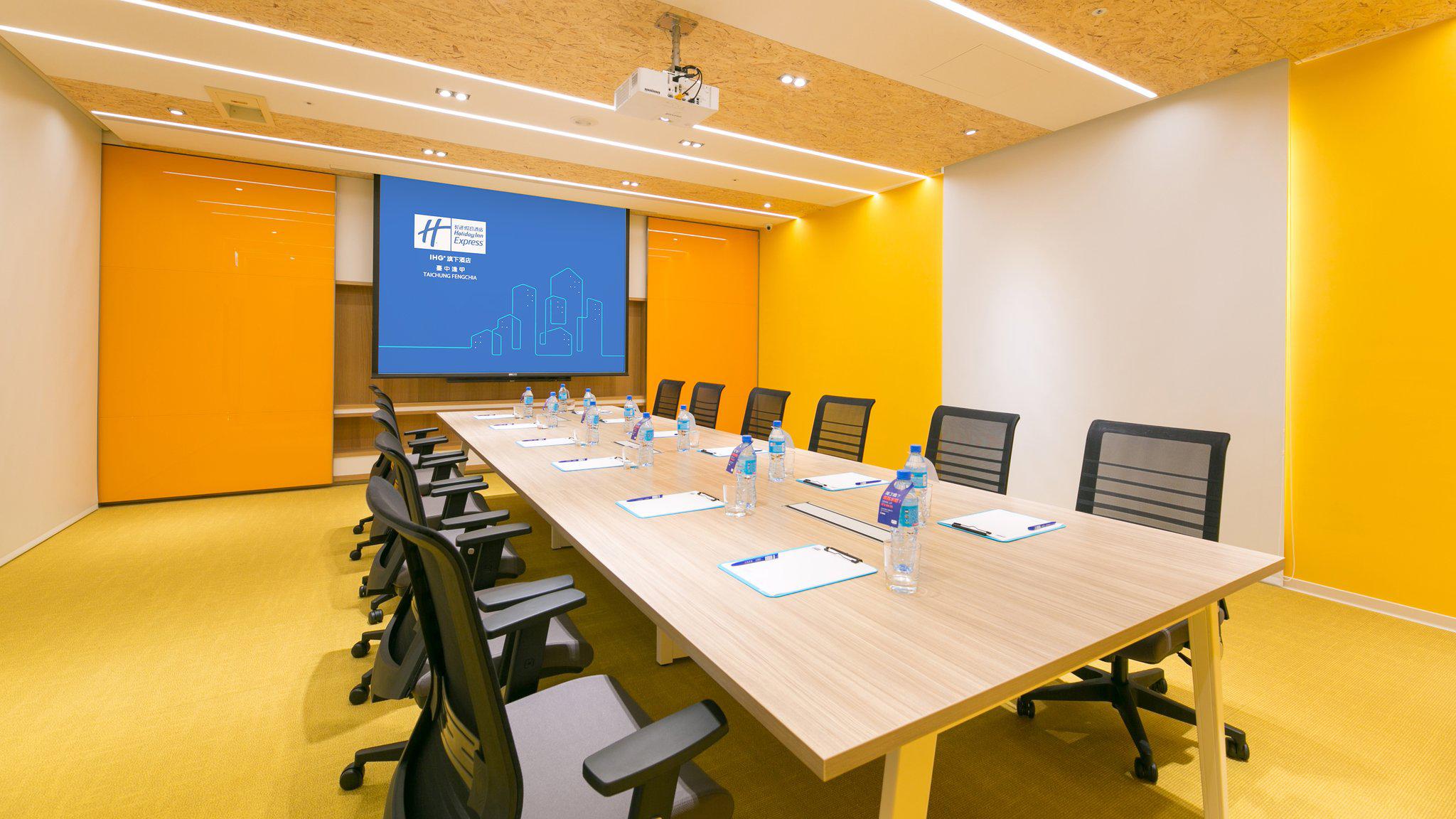 Фото Holiday Inn Express Taichung Fengchia, an Ihg Hotel