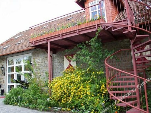 Гостиница Rittergut Haus Laer - Historisches Gästehaus в Виттене