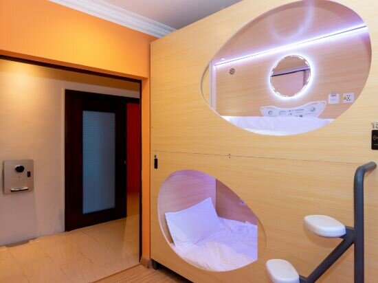 Фото Momostay Capsule Hotel