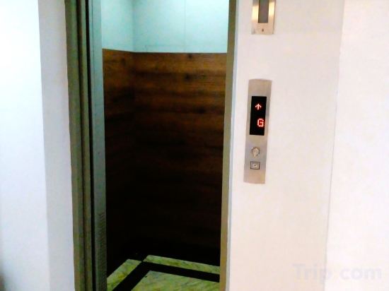 Фото Makati Poblacion Hotel