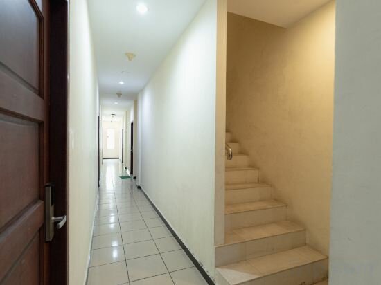 Фото RedDoorz @ Nagoya Indah